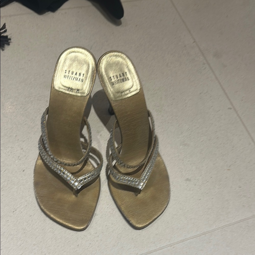 Beautiful sandals. - Picture 1 of 10